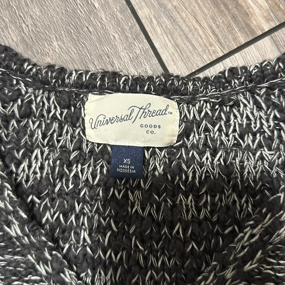 Universal Thread Sweater - Picture 3 of 3